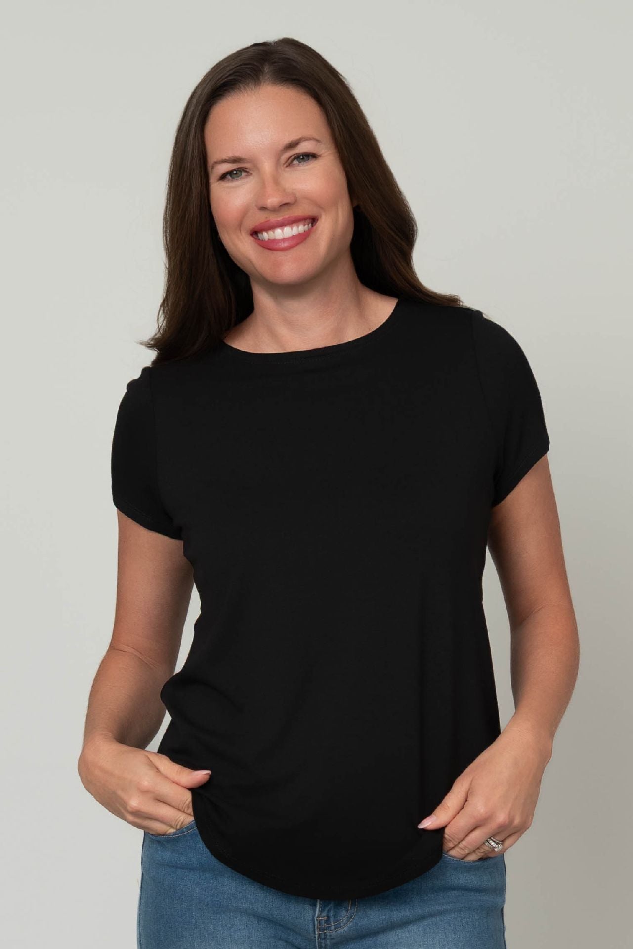 CREW NECK HI-LO HEM TEE