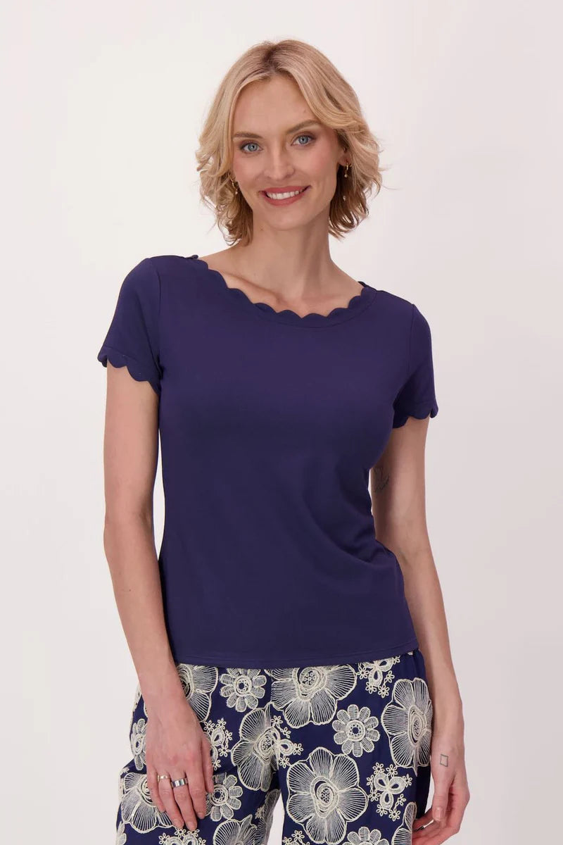SCALLOP TRIM TEE
