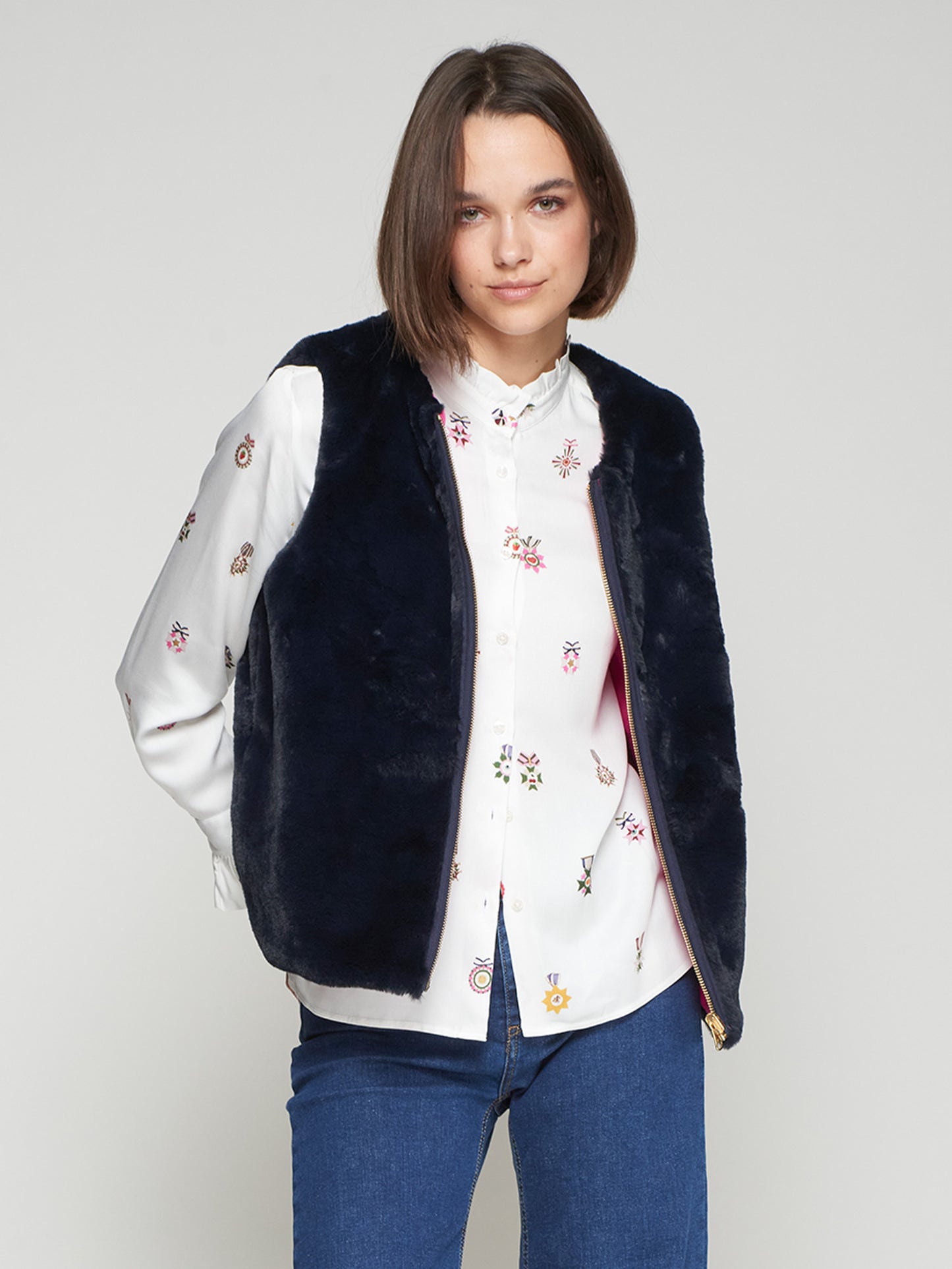 REVERSIBLE VEST