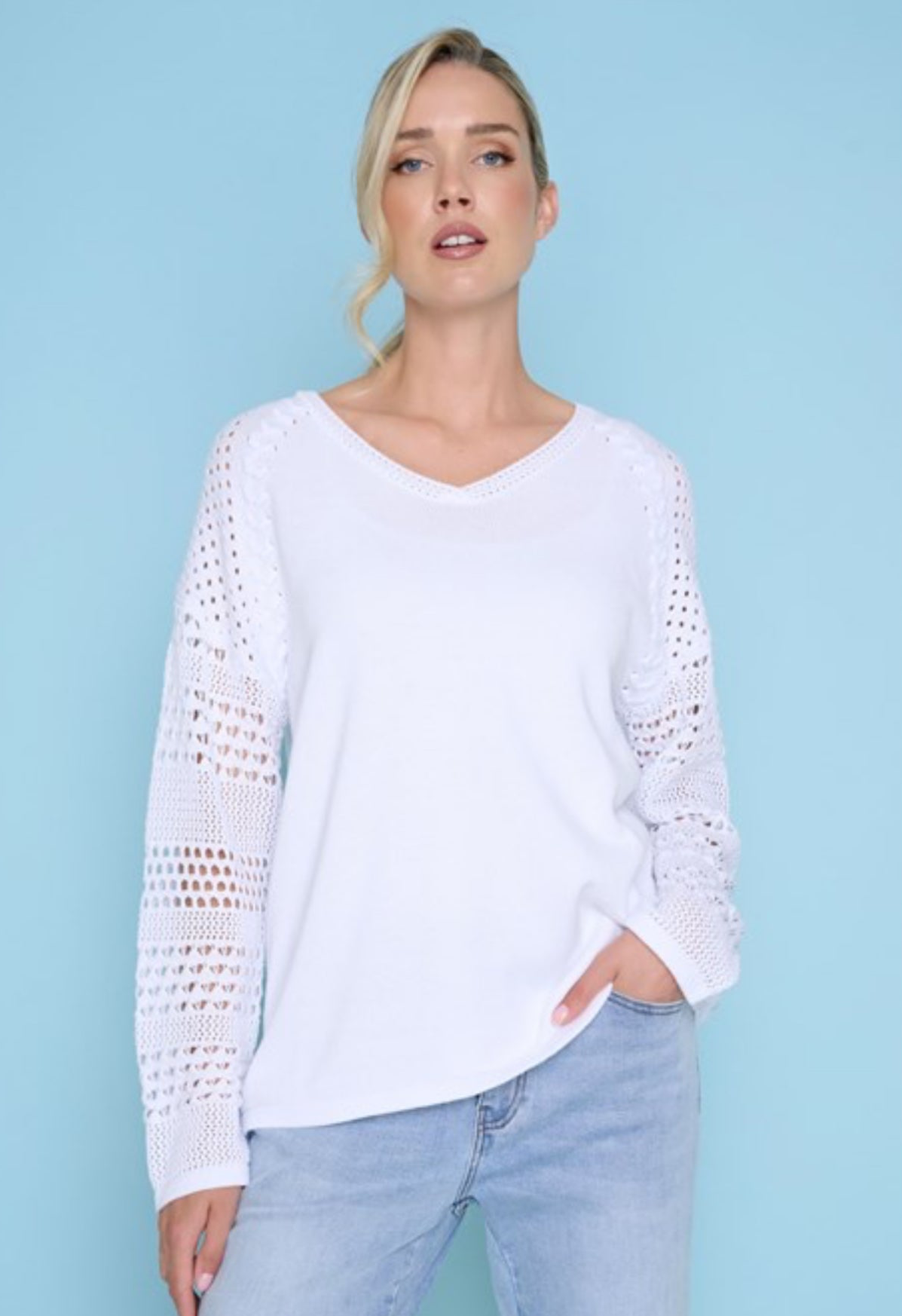 V-NECK TOP