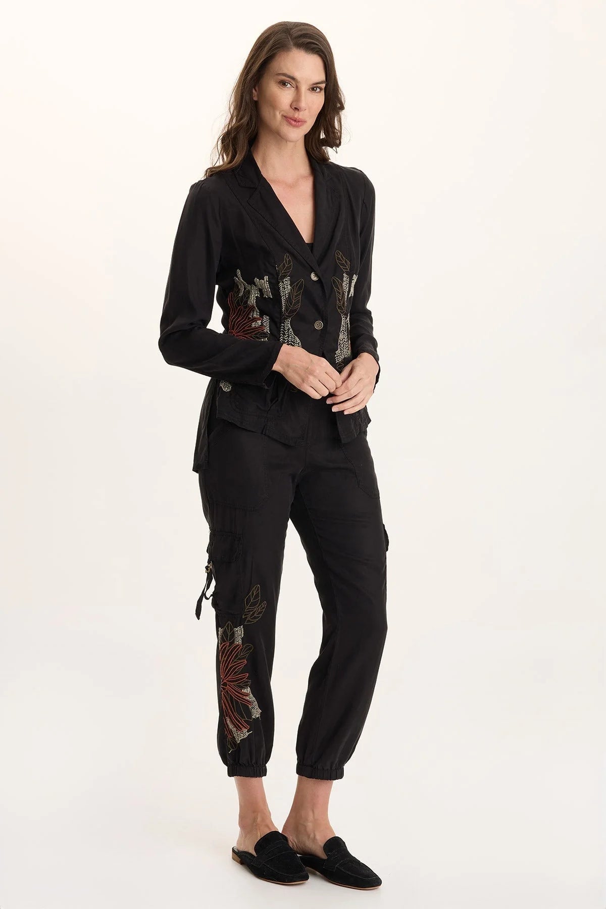 EMBROIDERED DARRI JOGGER