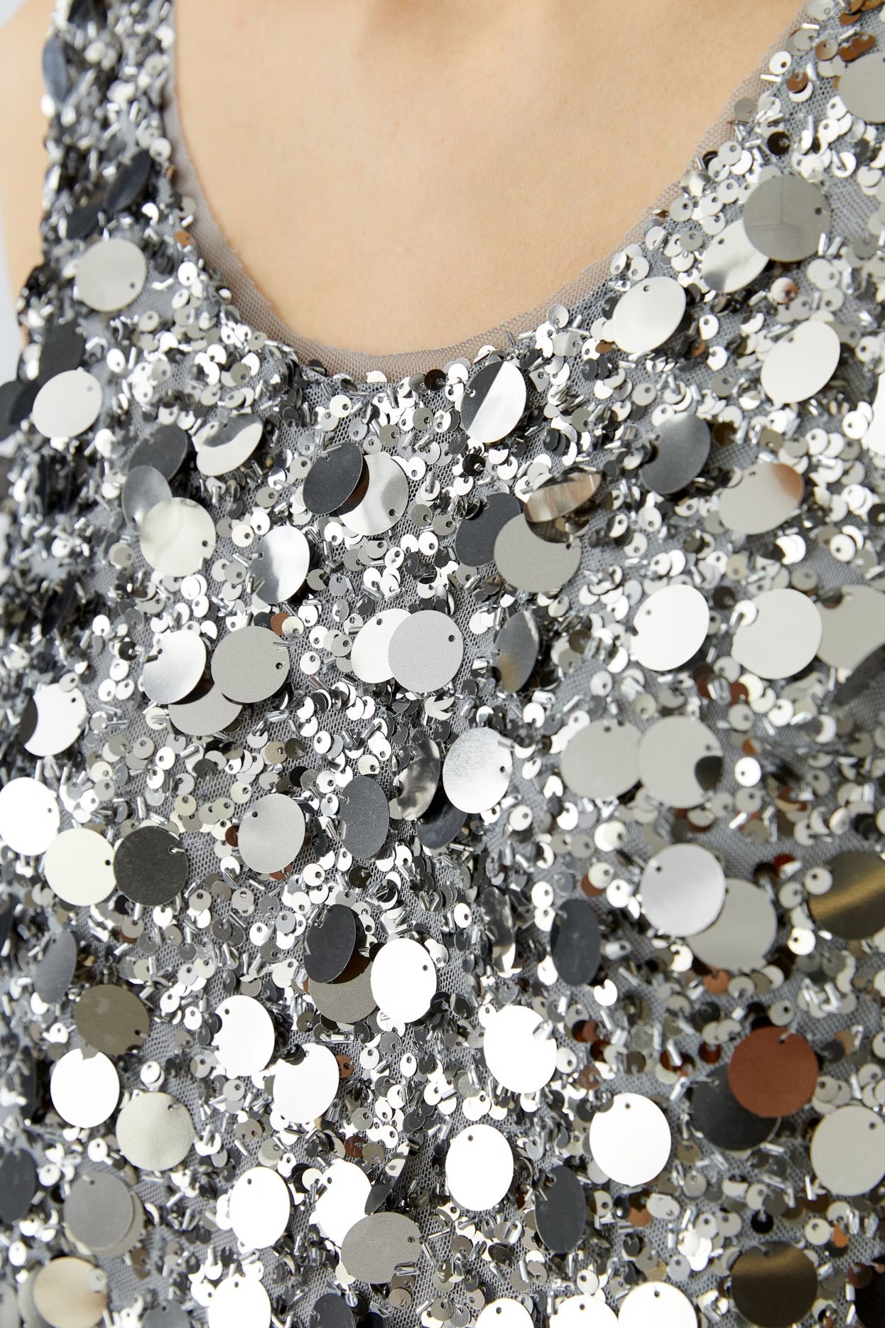 SHINY SEQUIN TOP
