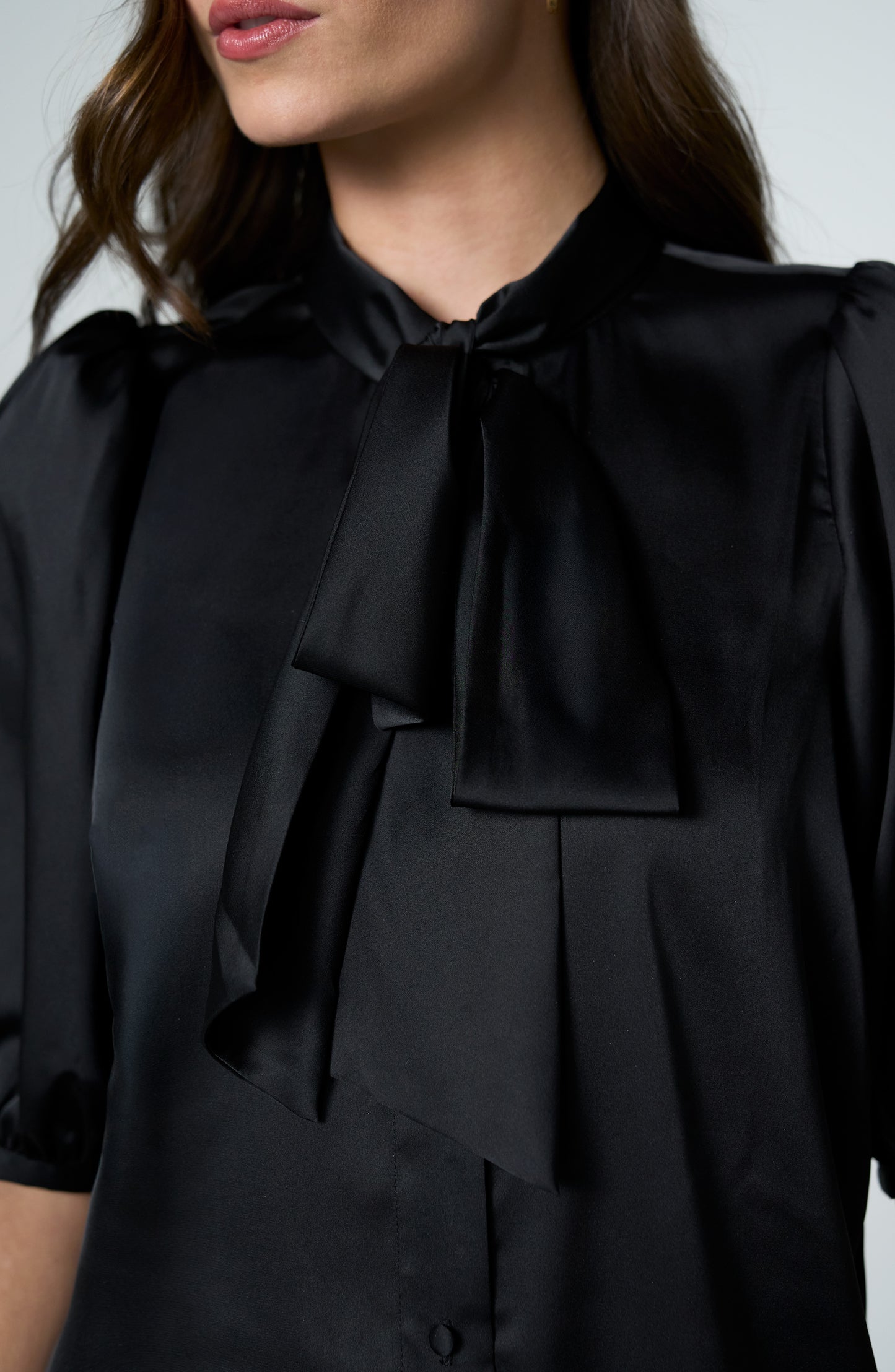 ELBOW LENGTH PUFF SLEEVE TOP W/ TIE