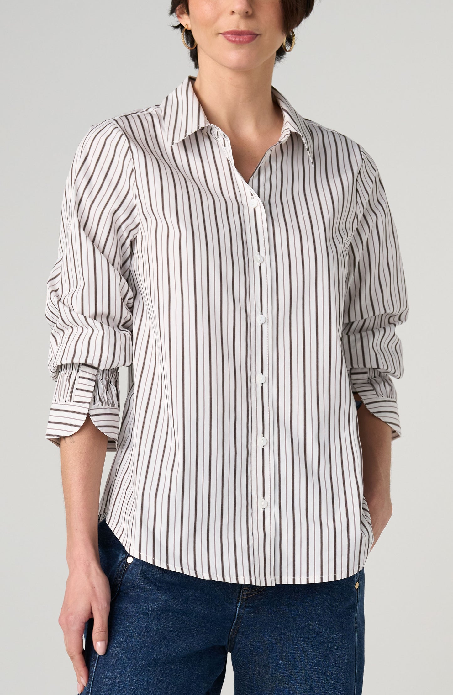 ADJUSTABLE SLEEVE BUTTON FRONT WOVEN TOP