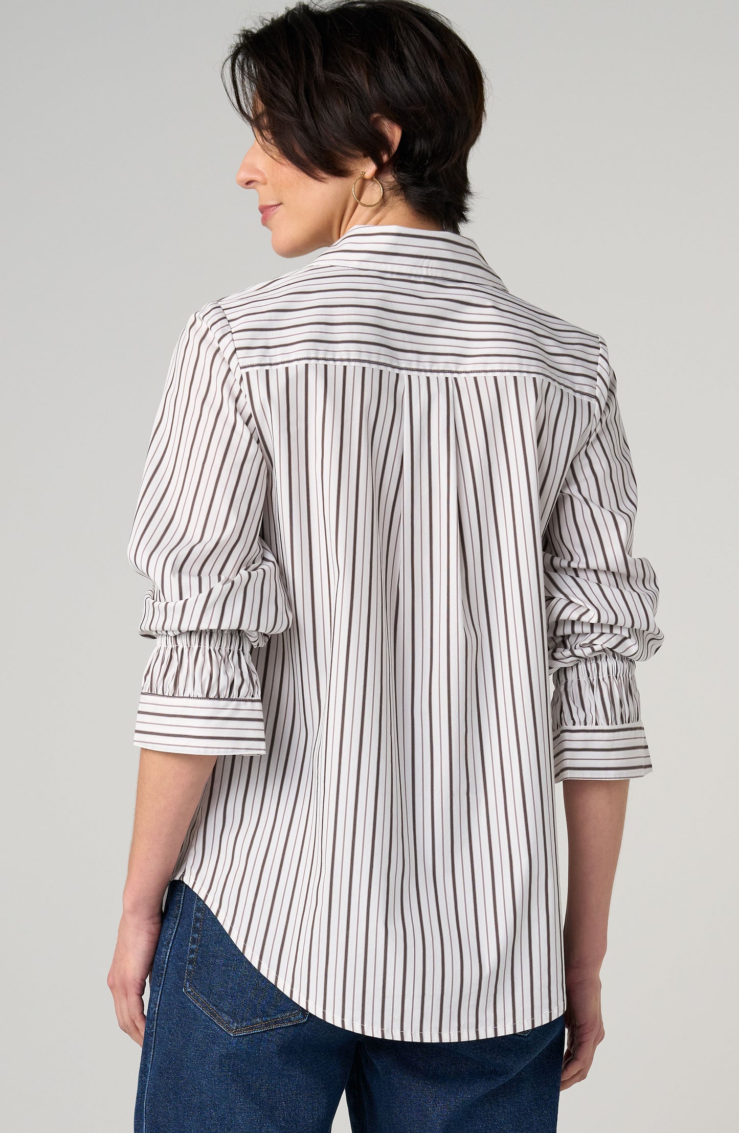 ADJUSTABLE SLEEVE BUTTON FRONT WOVEN TOP