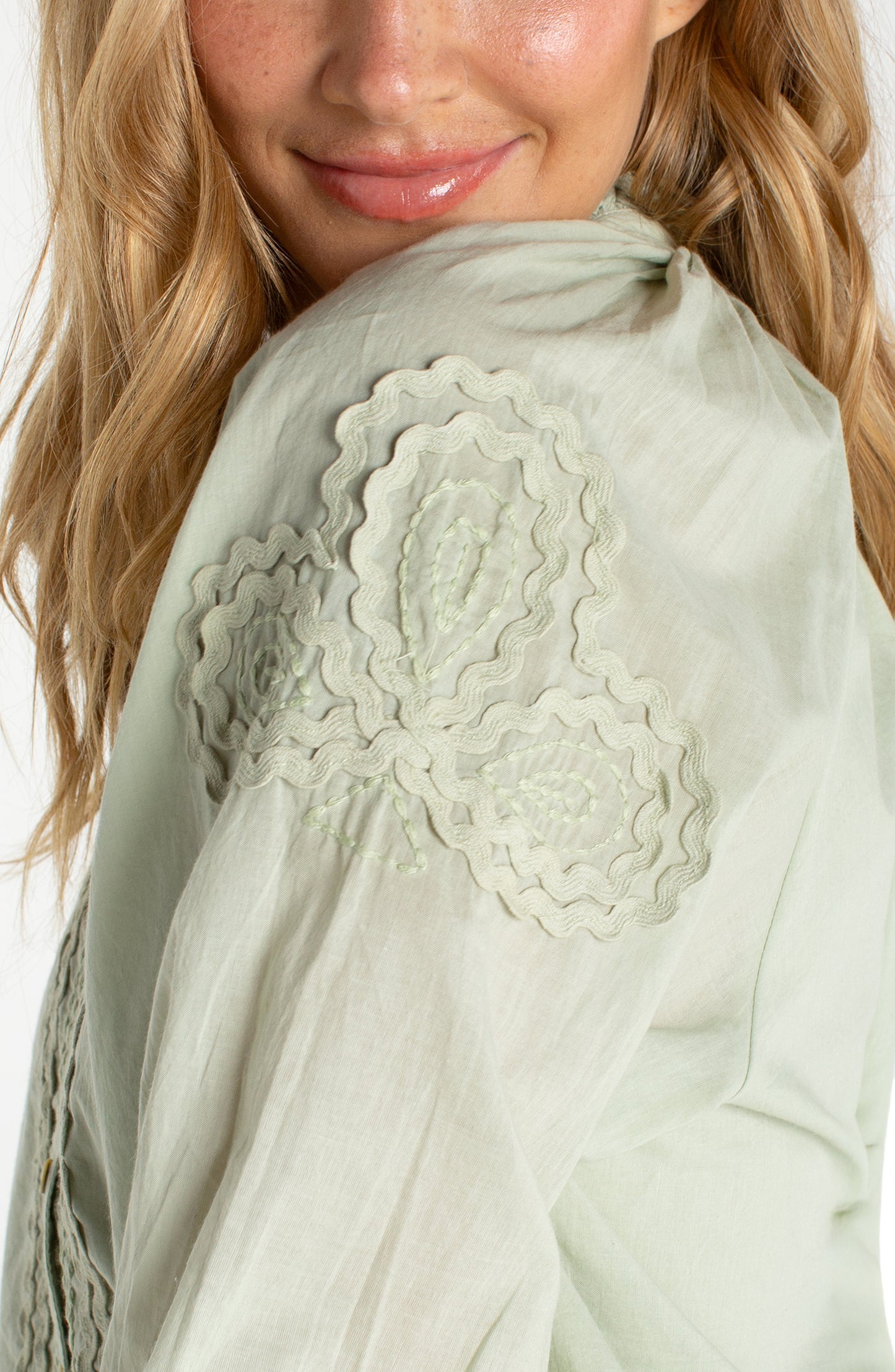 3/4 SLEEVE BUTTON FRONT WOVEN TOP